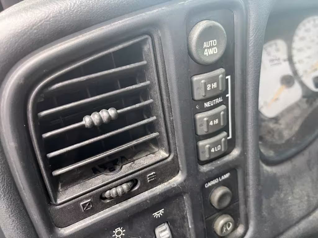 2002 Chevrolet Silverado 1500 - 1GCGK13U92F235168 - Image #8