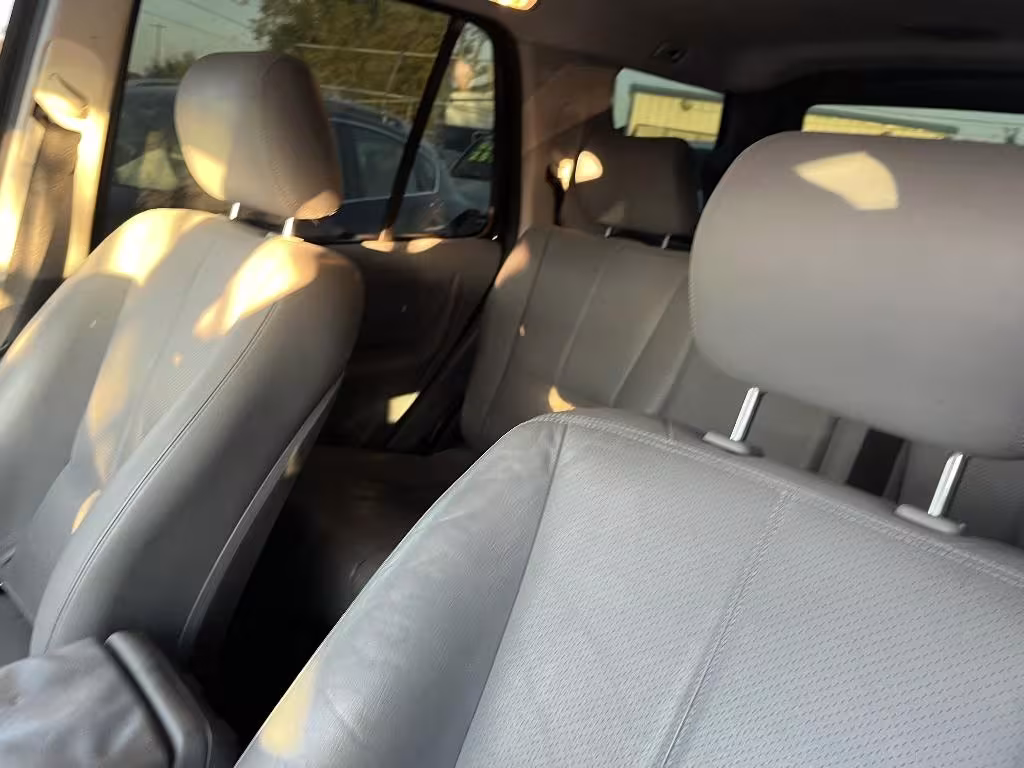 2005 Mercedes-Benz M-Class - 4JGAB57E55A534265 - Image #4