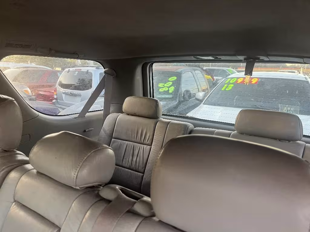 2001 Toyota Sequoia - 5TDZT34A81S013418 - Image #3